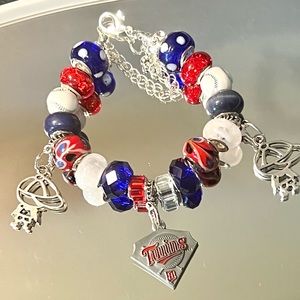 Minnesota Twins beaded charm bracelet.